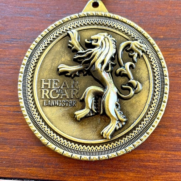 Game of Thrones House Lannister Dragon medallion pendant - Picture 1 of 2